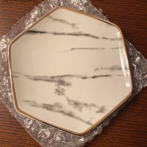Marble dish - free with purchase of another item - Picture 2 of 2